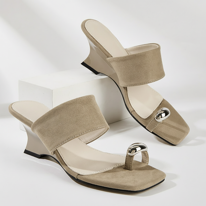AMELIA WEDGE HEEL