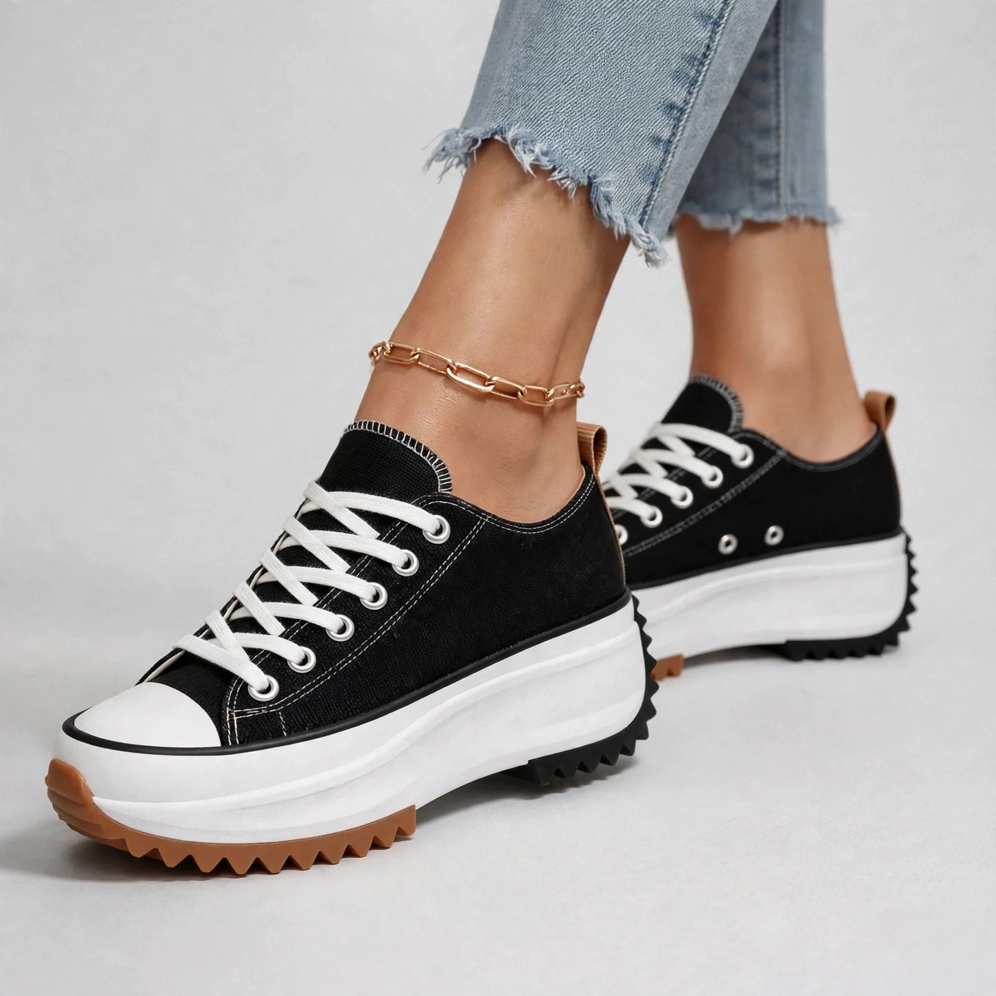 NOVA PLATFORM CANVAS SNEAKER