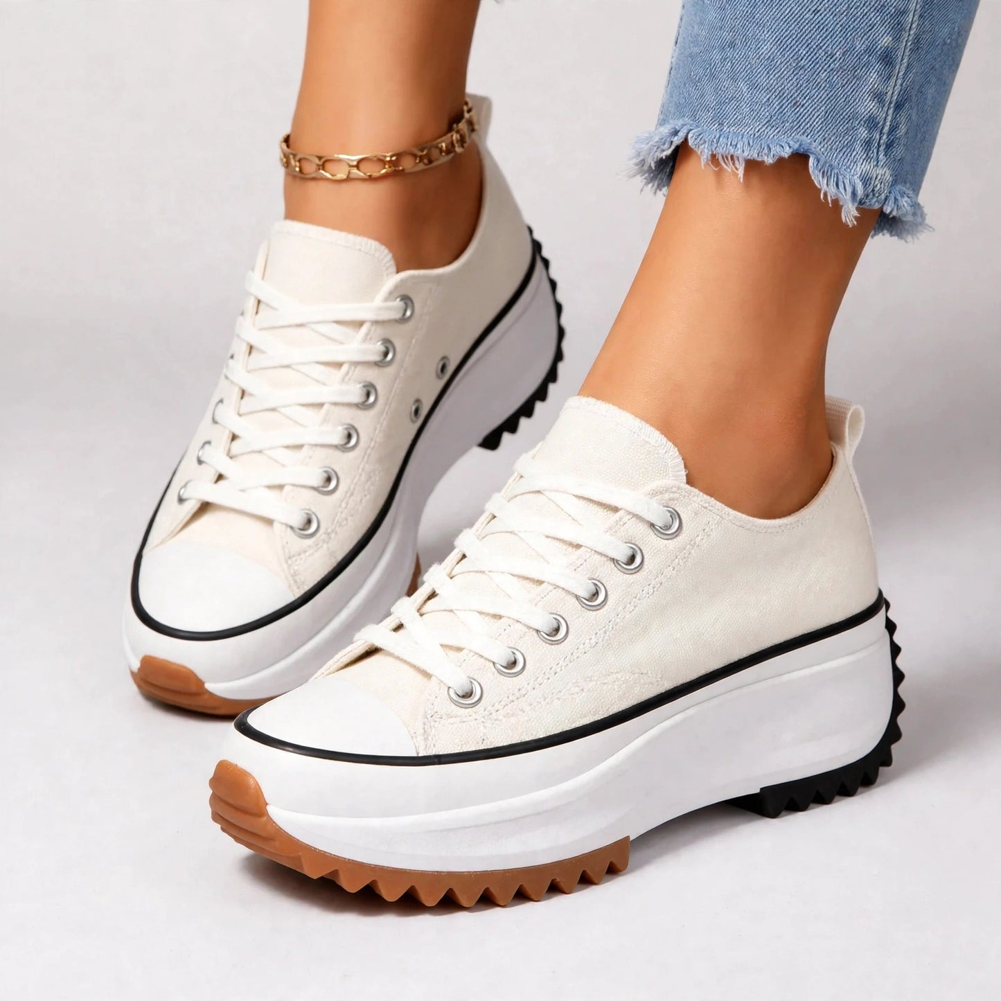 NOVA PLATFORM CANVAS SNEAKER