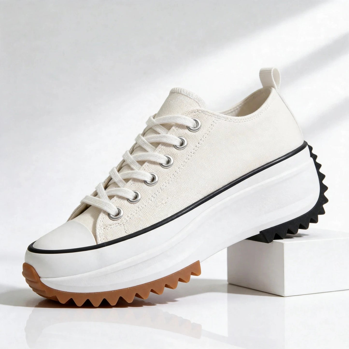 NOVA PLATFORM CANVAS SNEAKER