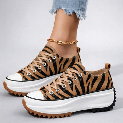 NOVA PLATFORM CANVAS SNEAKER
