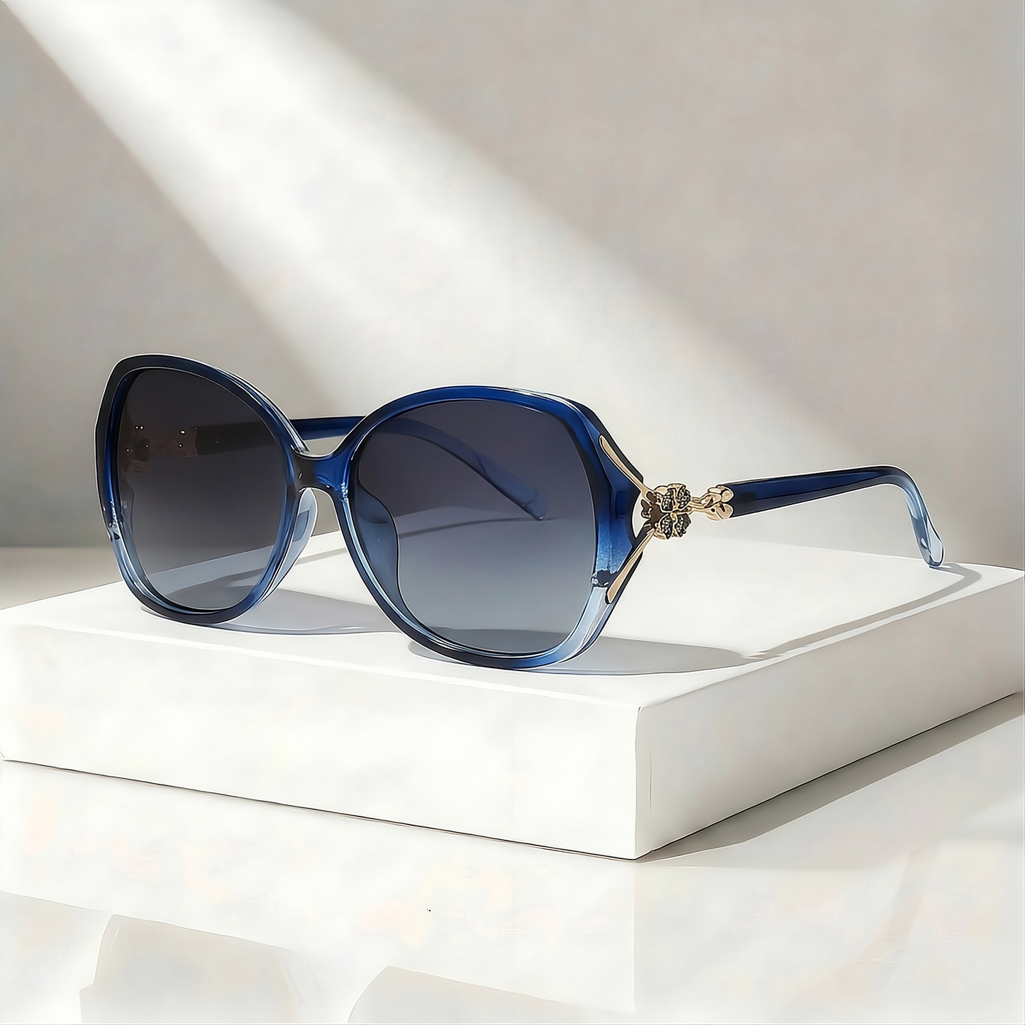 KAIA CLOVER SUNGLASSES